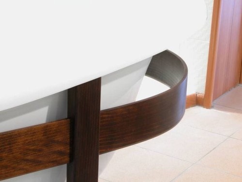 w oplocie drewnianym