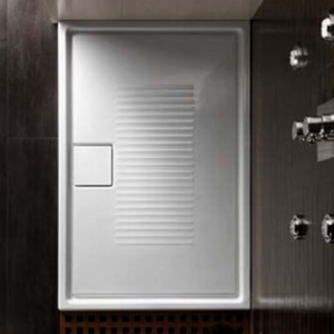 Niski brodzik w bloku - brodzik prostokątny Hatria.