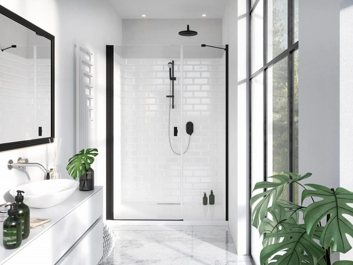 Oddzielamy całą ścianę łazienki na natrysk